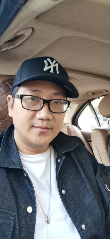 拥抱幸福的第一张照片--莆田相亲网